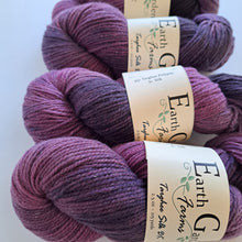 Load image into Gallery viewer, Targhee Silk DK &#39;Lucky Cat&#39;
