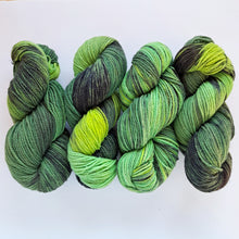 Load image into Gallery viewer, Targhee Silk DK &#39;Dragon&#39;s Eye&#39;
