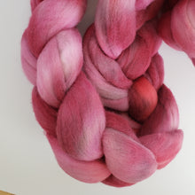 Load image into Gallery viewer, 16 Micron Merino Roving &#39;Strawberry Smoothie&#39;
